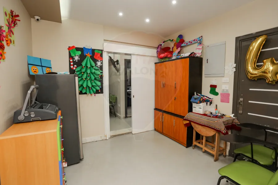 محل + ميزان للإيجار 300 م محرم بك (ش صالح الحديني)