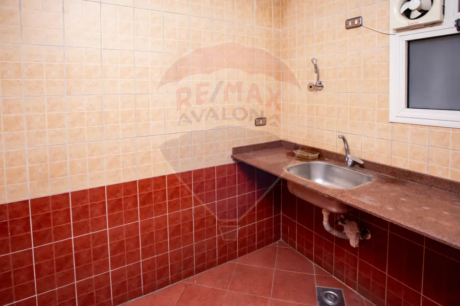 مقر إداري للإيجار 370 م سموحة (ش فوزي معاذ)