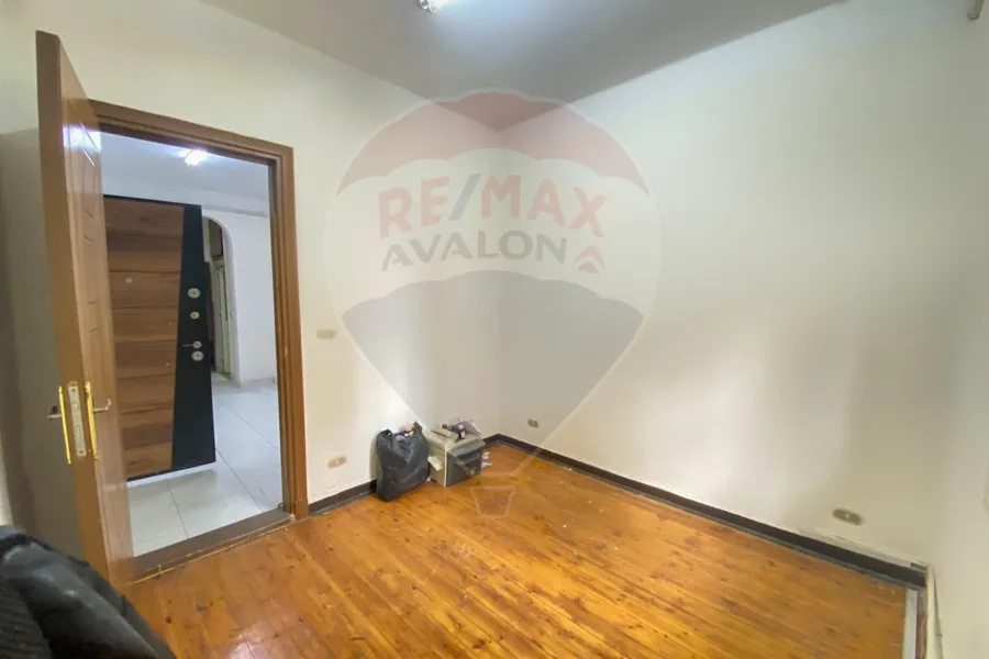 Apartment For Rent 125 m Cleopatra (on the tram directly - suitable for residential or administrative)