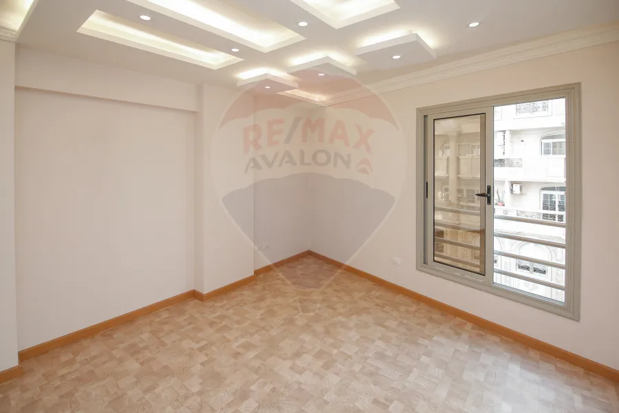 Apartment for sale 220m smouha (bahaa aldin alghatory st - brand building)