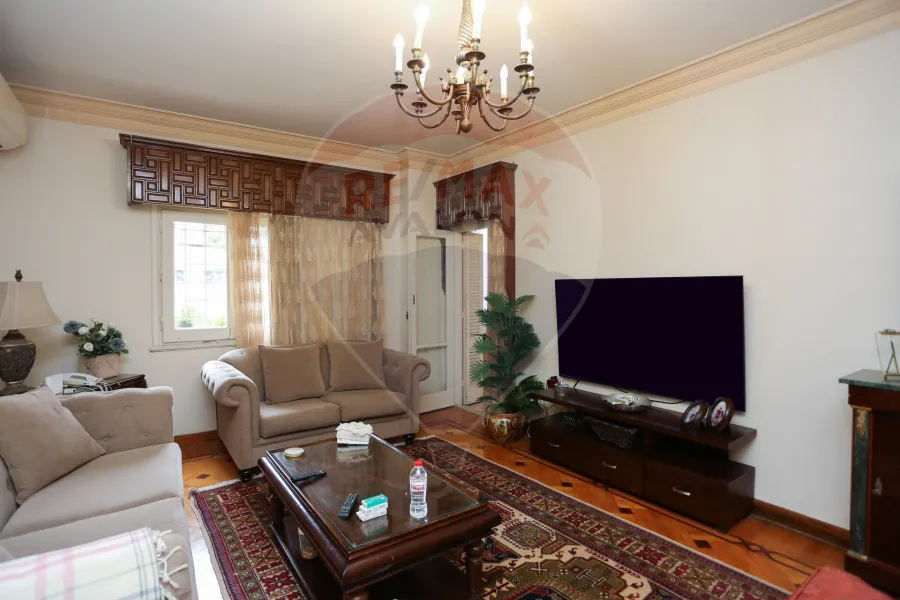 شقة للبيع 200 م زيزينيا ( خطوات من قصر المجوهرات )