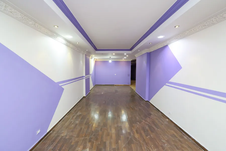 شقة للبيع 195م سموحة (ش فوزى معاذ الرئيسى)