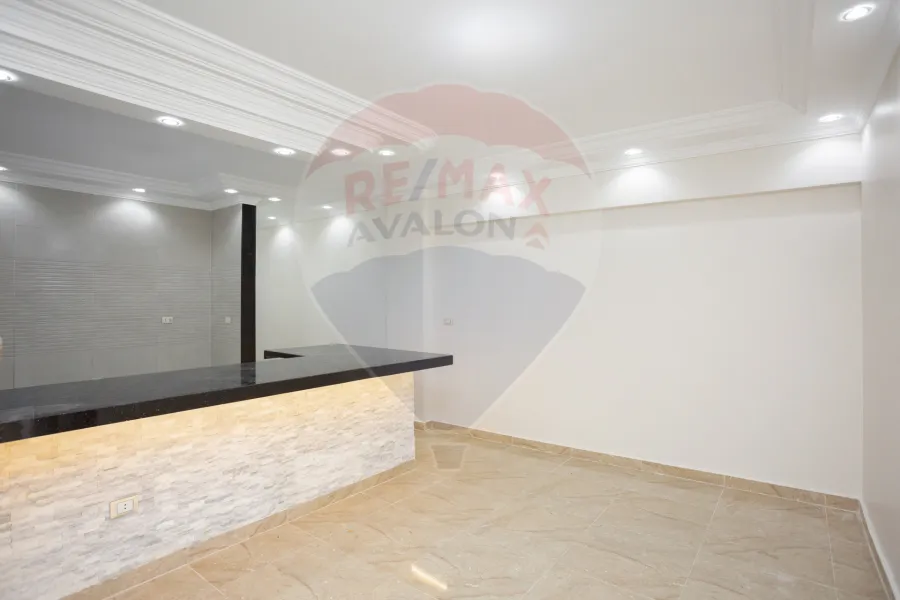 شقة للبيع 180 م سموحة (ش زكى رجب)