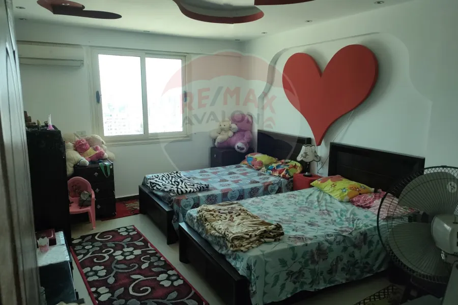 شقه للبيع 330 م الابراهيمية (تاني نمرة من البحر)