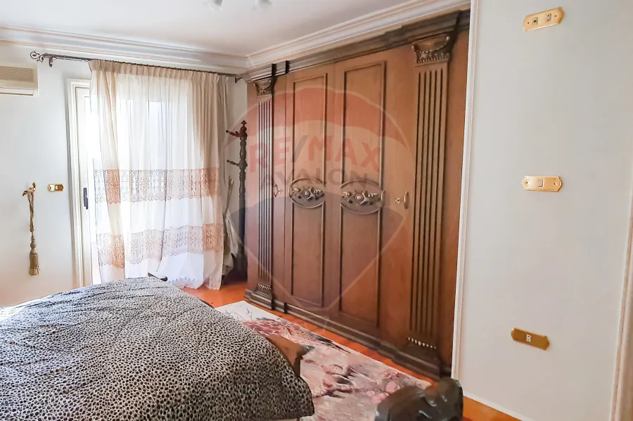 شقه للايجار المفروش 137 م سان ستيفانو (علي البحر مباشرة)