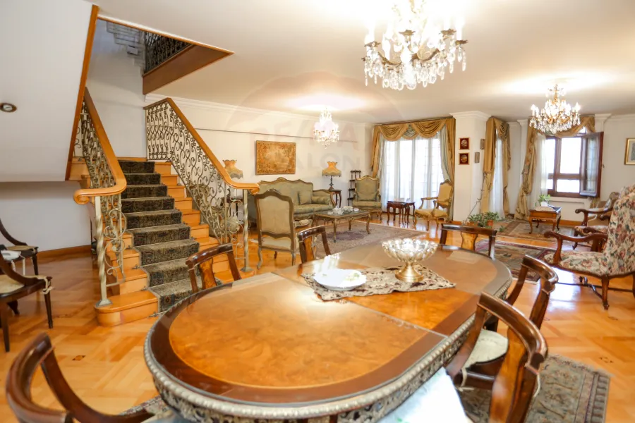 شقة دوبلكس للبيع 320 م + 100 م روف سموحة (ش فوزي معاذ)