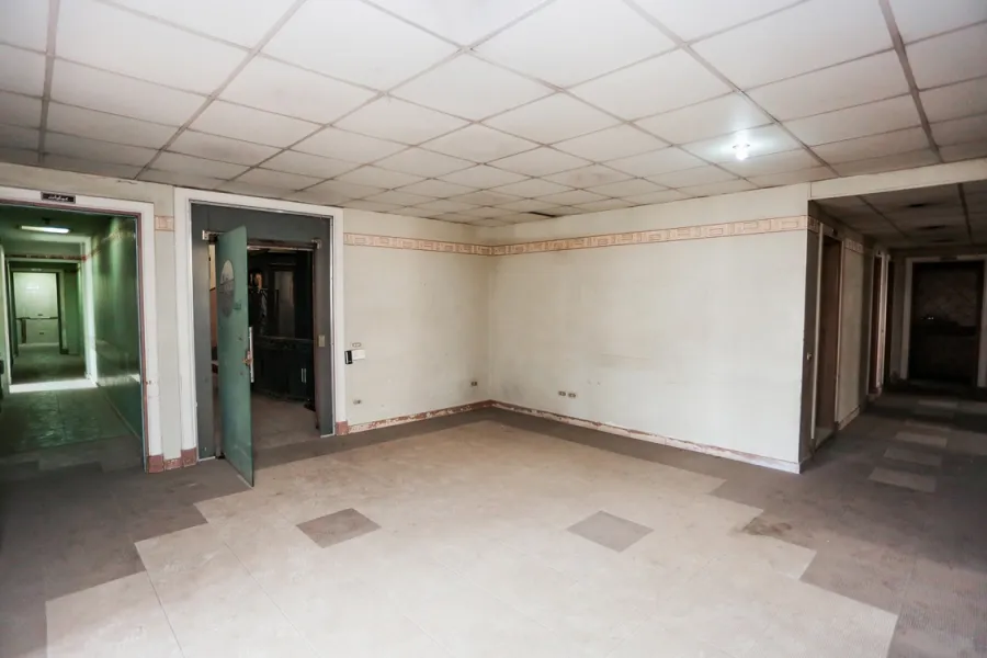 شقة إدارى للايجار550م محطة الرمل (ميدان سعد زغلول)