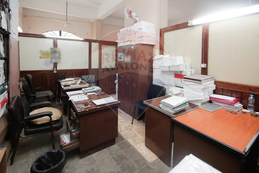 مقر إداري للإيجار 250 م المنتزة (أمام قصر المنتزة)