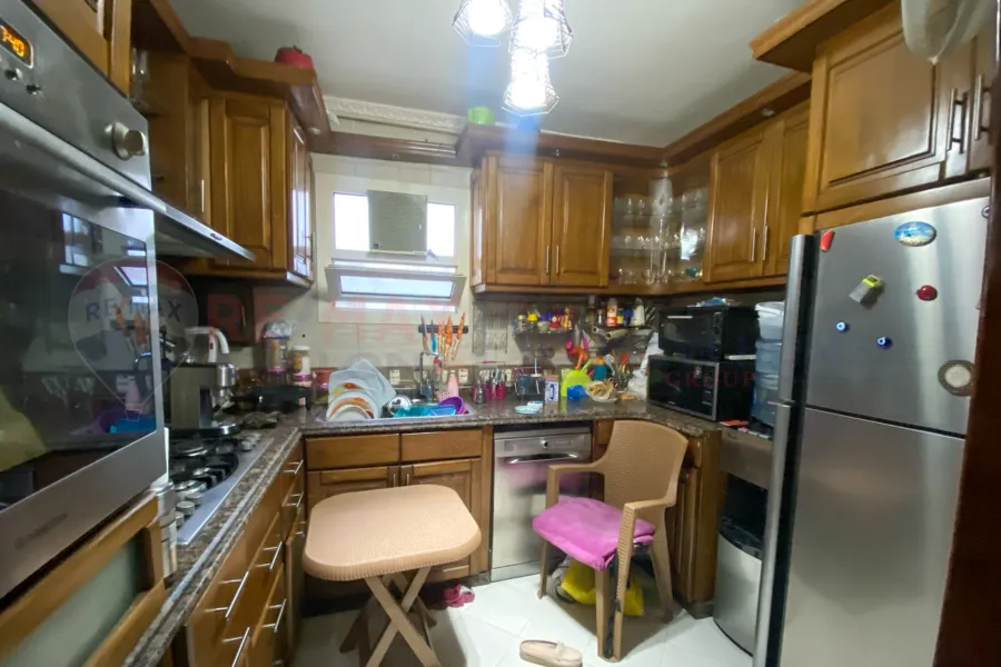 شقة للبيع 150 م ستانلي (خطوات من الترام)