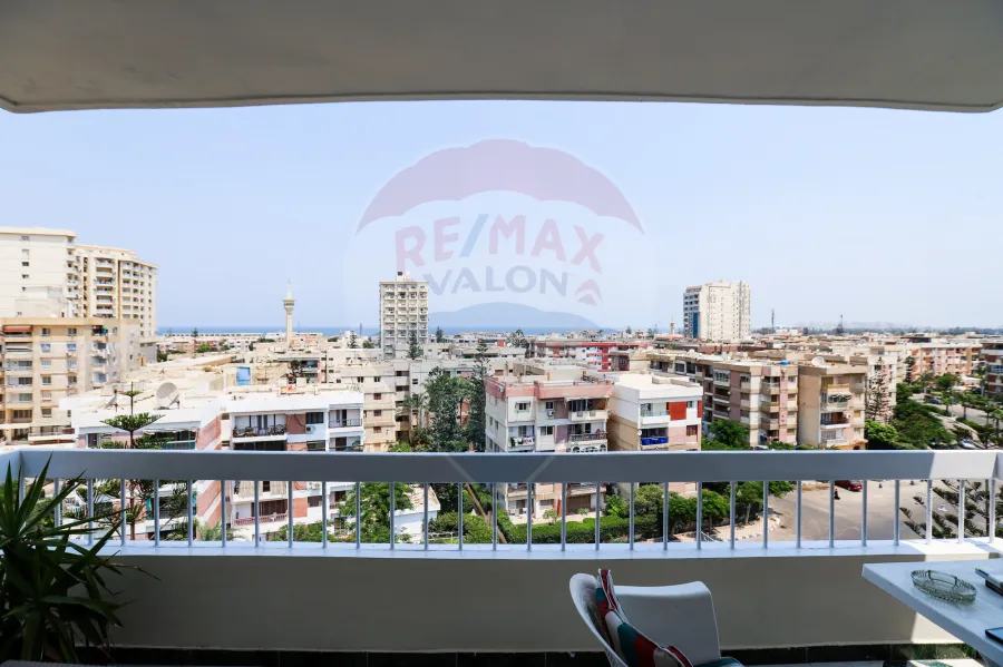 شالية للبيع 135 م  المعمورة الشاطئ (خطوات من البحر)