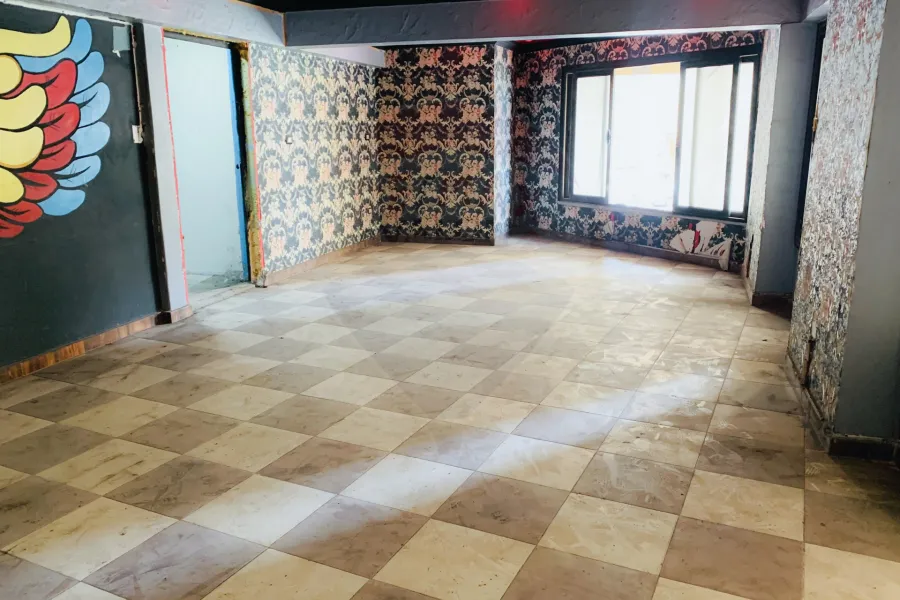 محل للإيجار 90 م السرايا ( خطوات من  البحر )