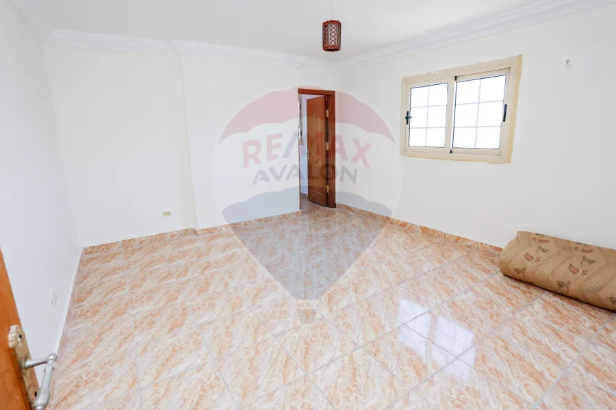 شقة للبيع 215 م جناكليس (شارع ابوقير مباشرة)