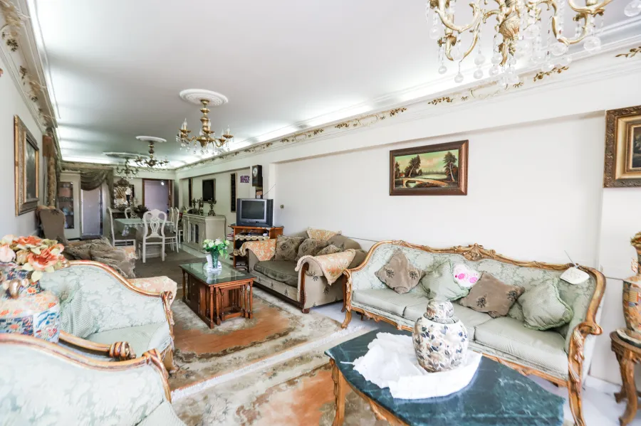 شقة للبيع 185 م فلمنج (ش الفتح)