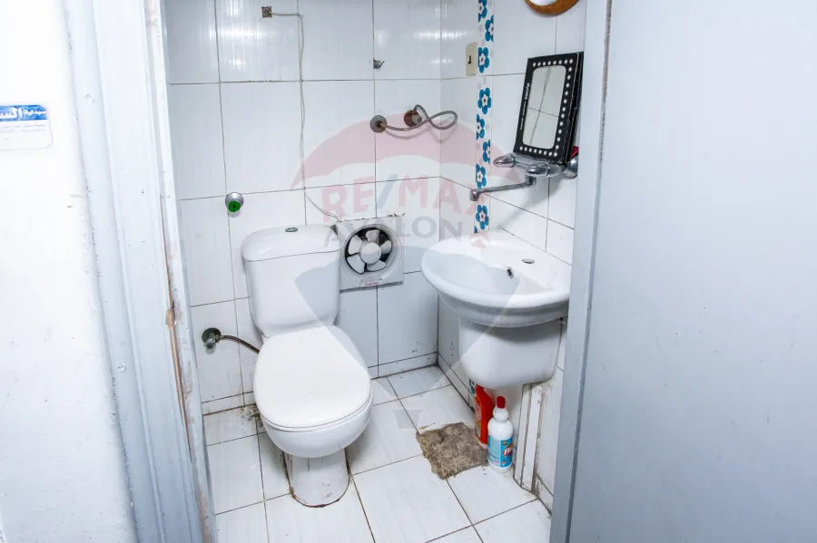 صيدلية للبيع 45 م + صندرة 30 م مصطفي كامل (علي الترام مباشرة)