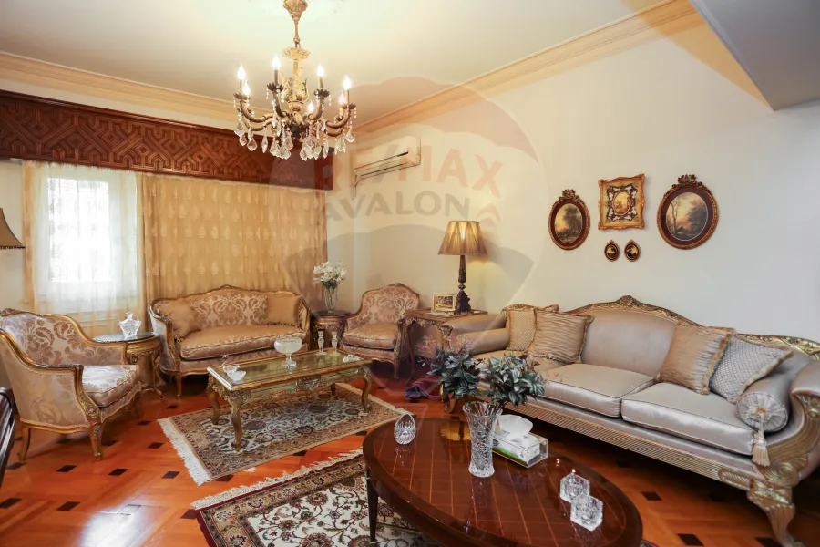 شقة للبيع 200 م زيزينيا ( خطوات من قصر المجوهرات )