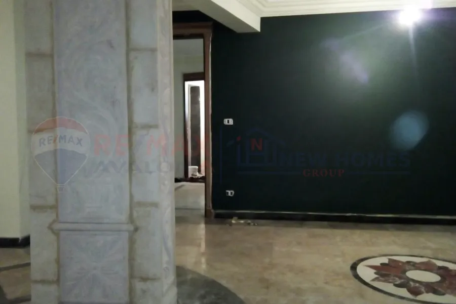 Administrative apartment for rent 210 m (net) El-Nozha Airport (on the Highway)