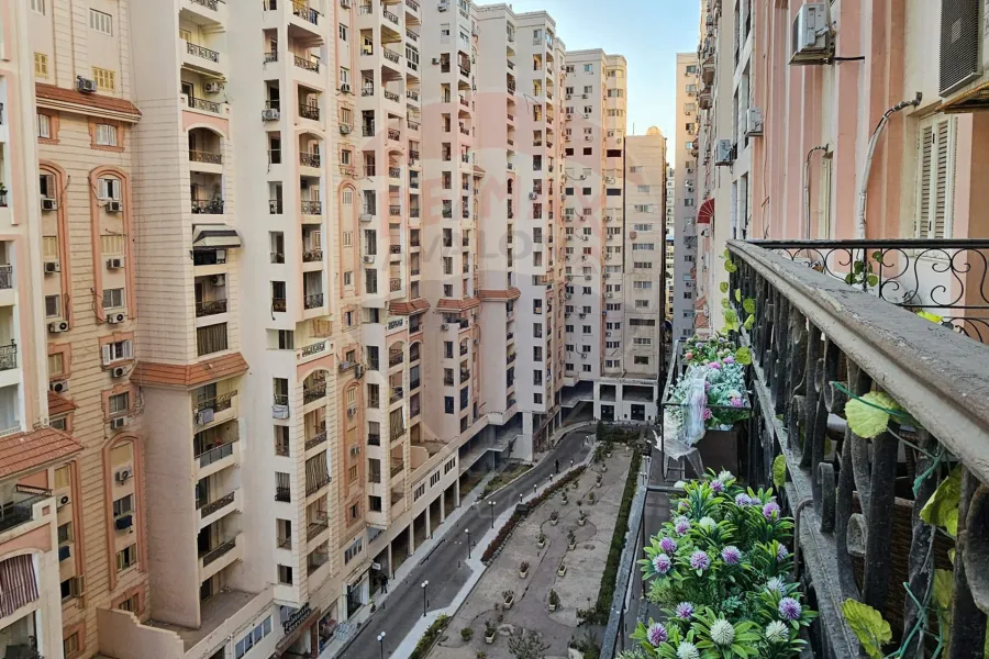 شقة للبيع 165 م لوران (خطوات من ش شعراوي)