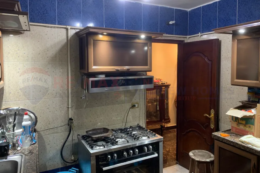 شقة للبيع 220 م الوزارة (ش أبو قير)