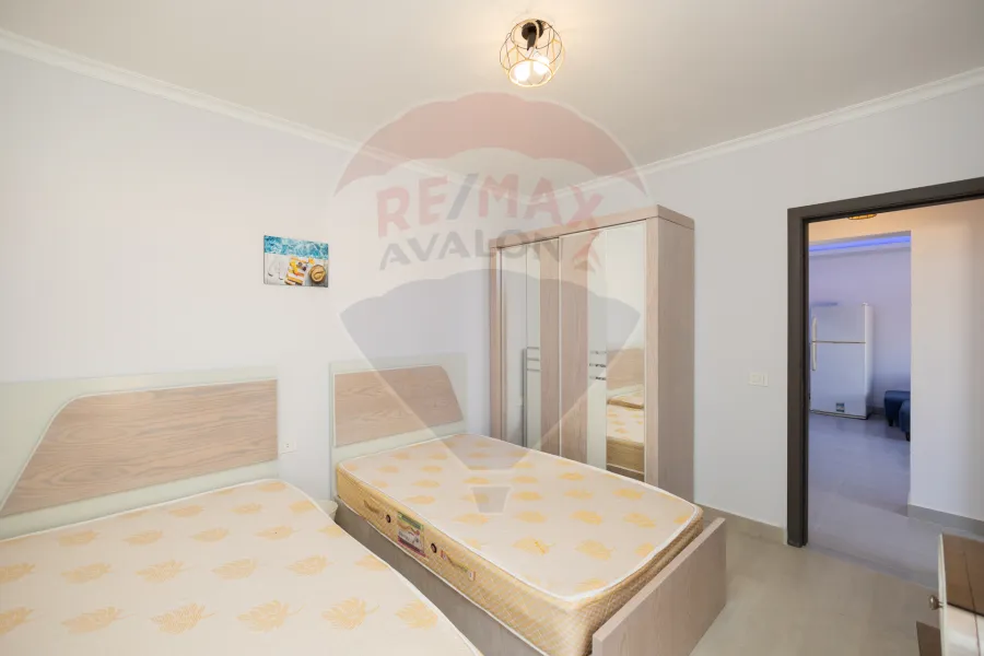 شاليه ارضي مفروش للبيع (سي فيو - رأس الحكمه) 120 م