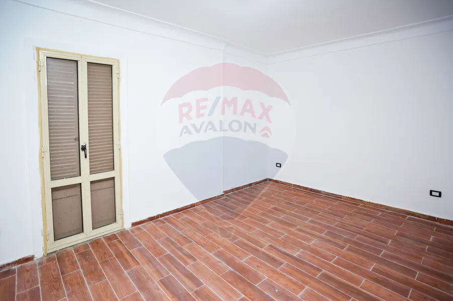 (شقة للبيع 275 م السرايا (أول نمرة متفرع من البحر