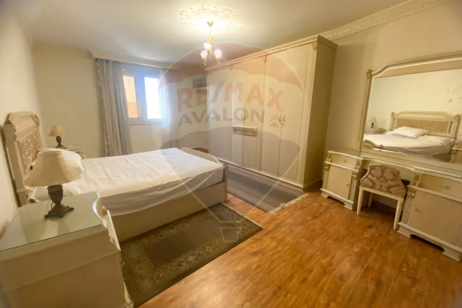 شقة للايجار المفروش 270 م سموحة (ش بهاء الدين الغتوري)