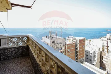 شقة للبيع 500 م سبورتنج (علي البحر مباشرة)