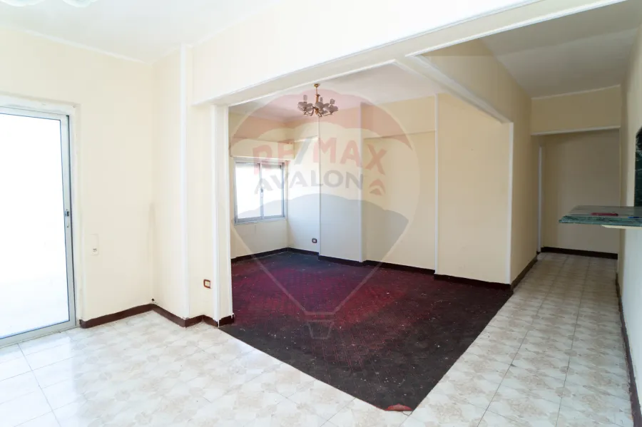 شقة للبيع 100 م المنتزه (ش ملك حفنى)