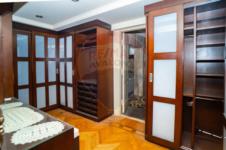 شقة للبيع 636م سموحة (ش البرت الاول - عمارات البارون)