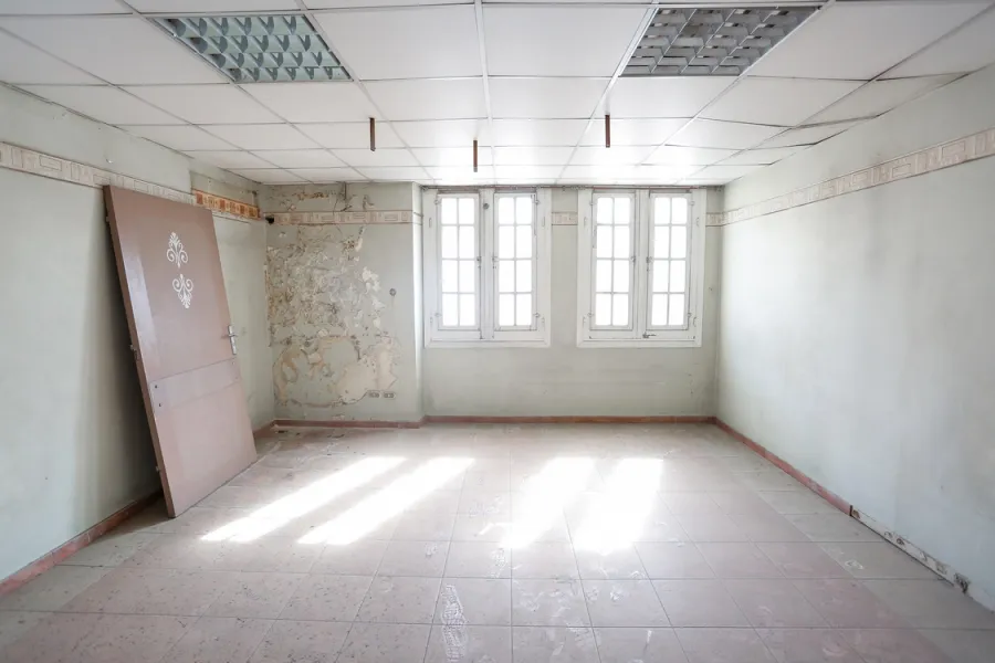 شقة إدارى للايجار550م محطة الرمل (ميدان سعد زغلول)