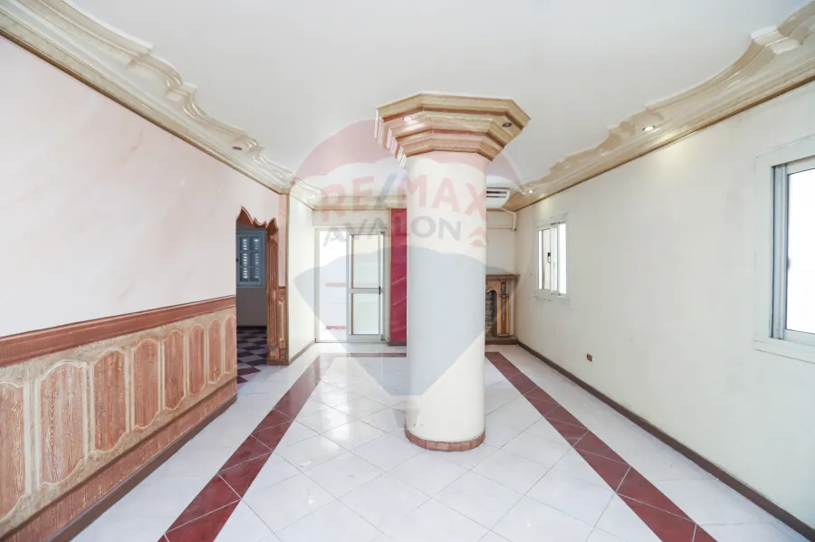 شقة للبيع 220 م ميامي (  خطوات من البحر )