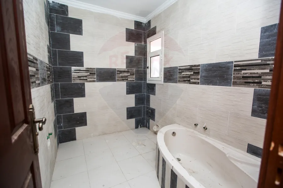 شقة للبيع 235 م سموحة (خطوات من مصطفي كامل وش بهاء الدين الغتوري)