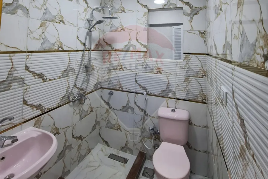 شقه للبيع  140 م سيدي بشر ( خطوات من شارع العيسوي )