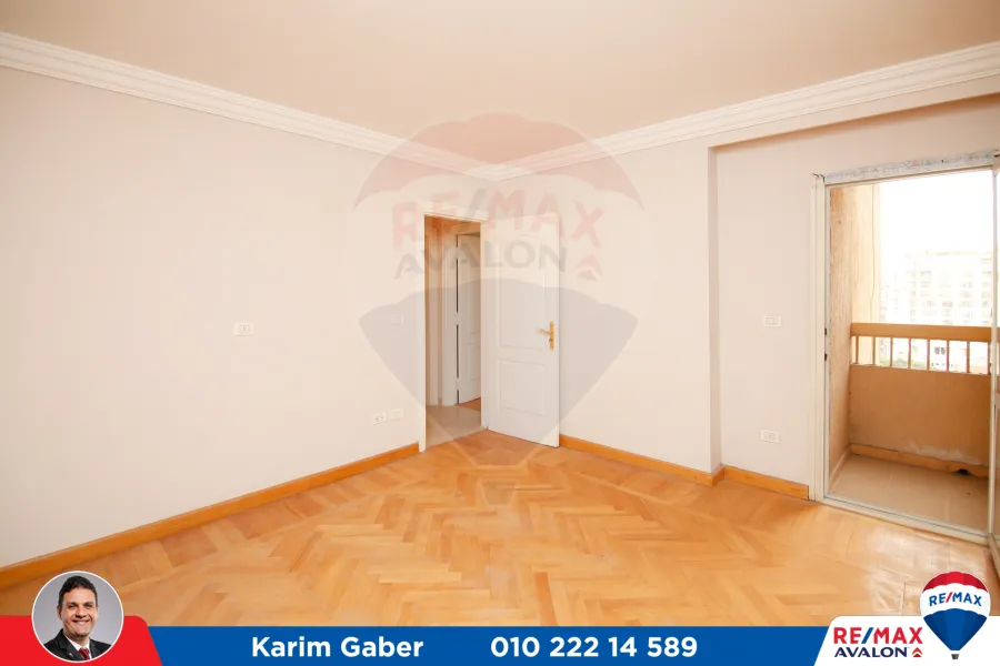 شقة للبيع 270م سموحة (منطقة الفيلات)