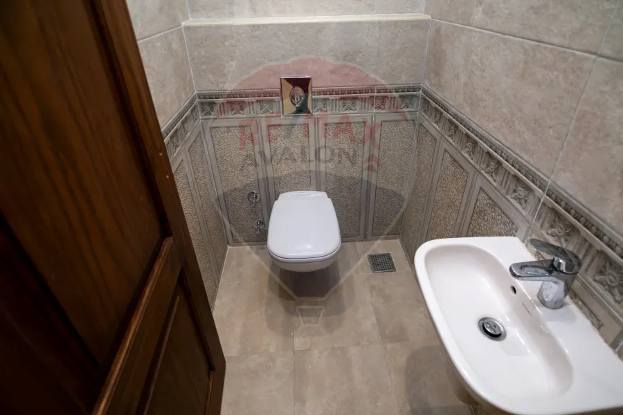 شقة للبيع 135 م جليم (ش محمد مقبل - متفرع من البحر)