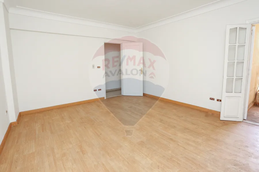 شقة للبيع 190م جليم (شارع ابوقير الرئيسي)