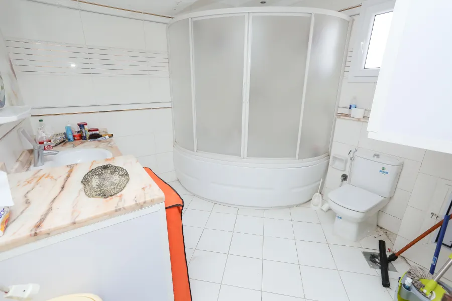 شقة للبيع 235 م الحى اللاتيني ( ش فؤاد رأساً - امام هيئة ميناء الاسكندرية )