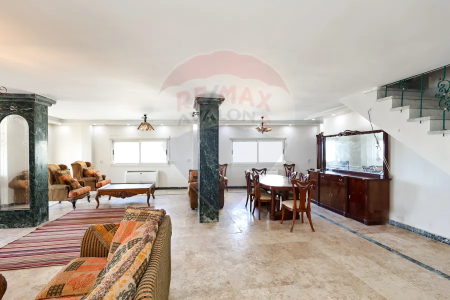 شقة دوبليكس للبيع 260 م المندرة (علي البحر مباشرة)