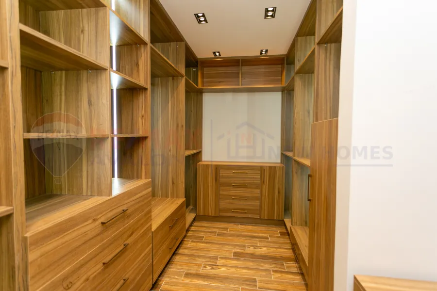 شقة للبيع 280 م جليم (ش ابو قير مباشرة)