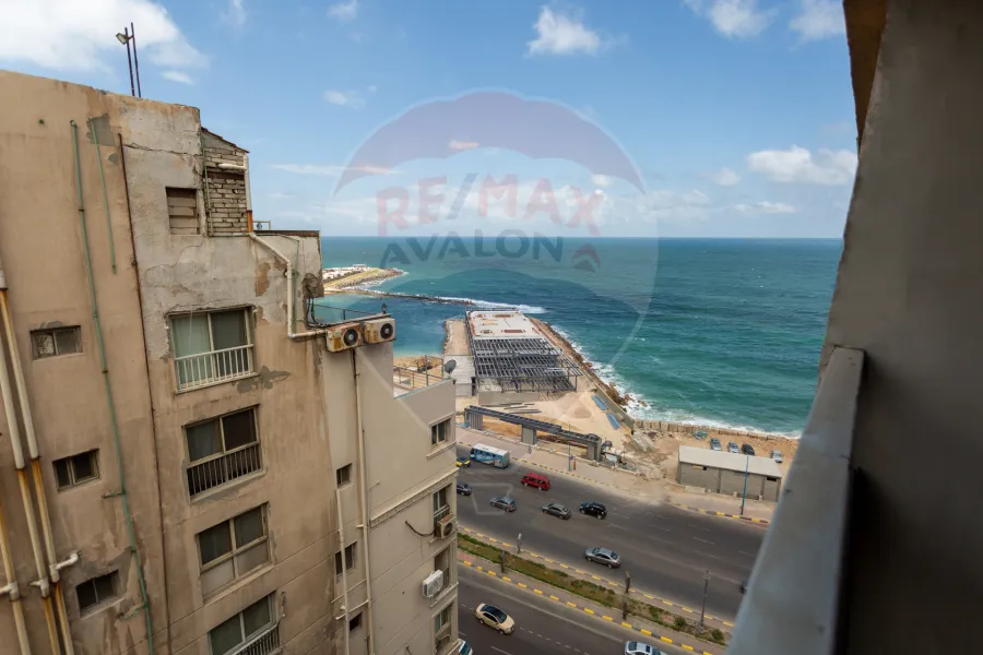 Apartment for sale 140 m Lauran (directly on the sea)