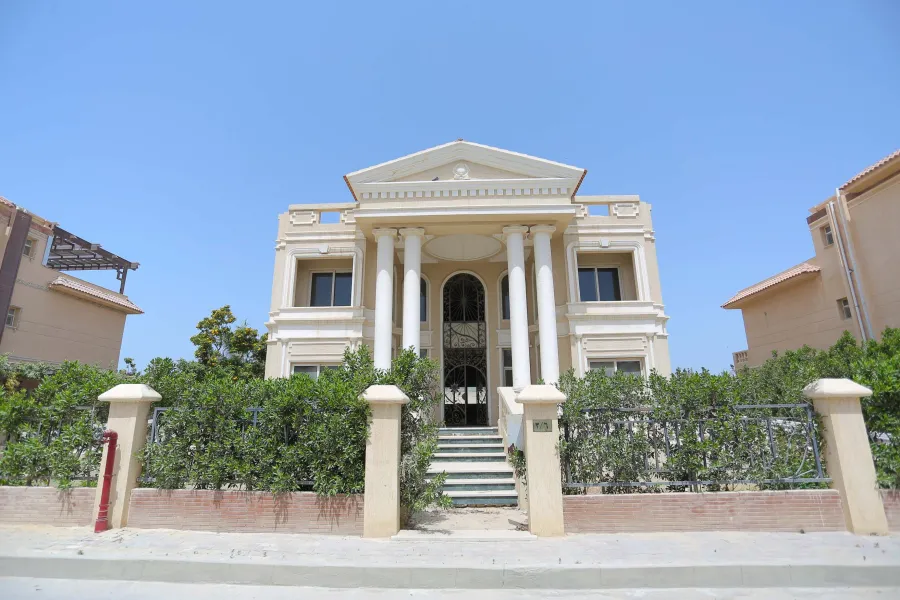 Stand Alone Villa 1090m for Sale Al Orouba Compound (King Marriott)