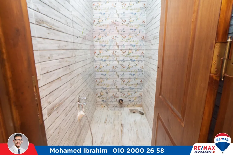 شقة اداري للايجار 220 م سموحة (ش ادمون فريمون)