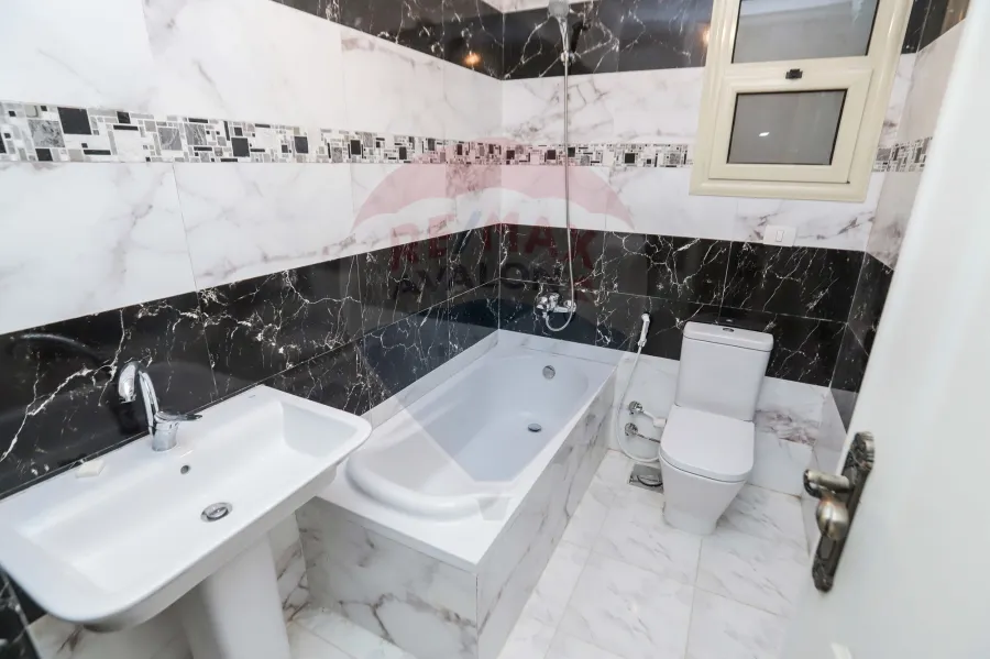 شقة  للإيجار 185 م كفر عبده (شارع سانت جينى)