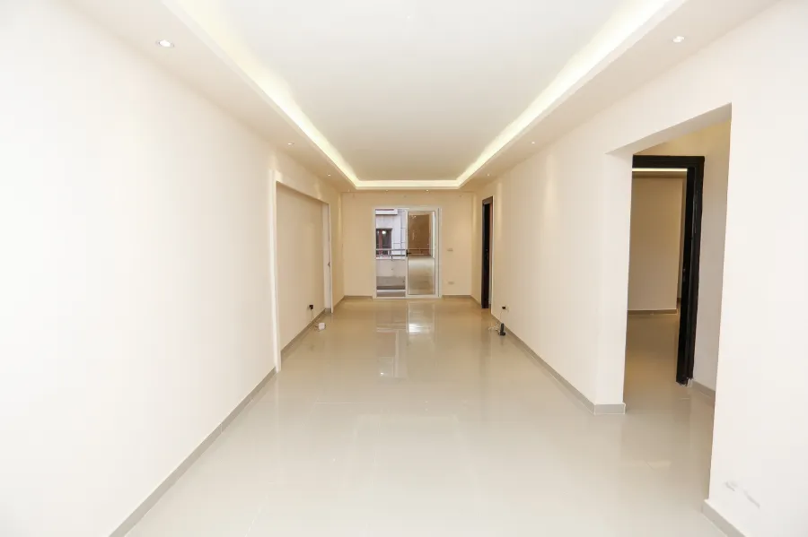 شقة للبيع 120م السرايا (4 نمرة من البحر)