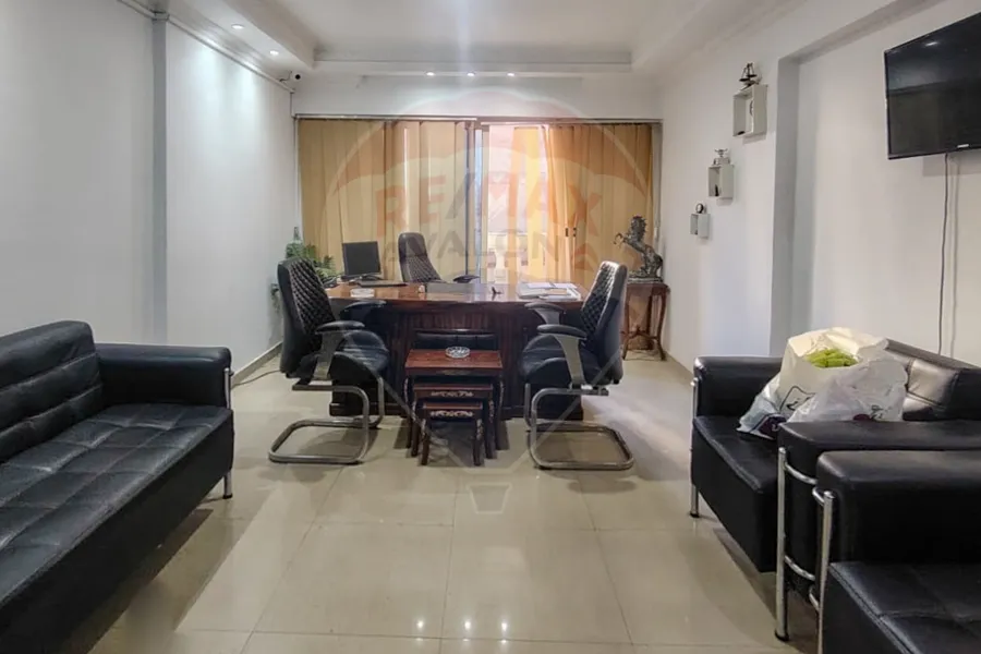 شقة للبيع 160 م لوران ( خطوات من البحر )