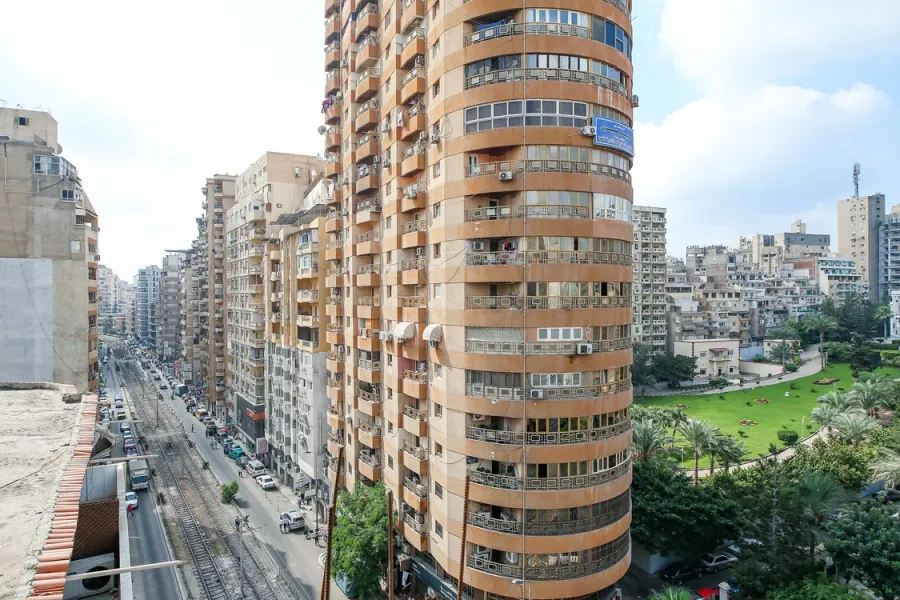 شقة للبيع بجليم 155م (ش عبدالسلام عارف-علي الترام مباشرة