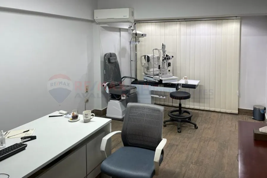 مقر إدارى للبيع 90 م المنشية (خطوات من ميدان المنشية)