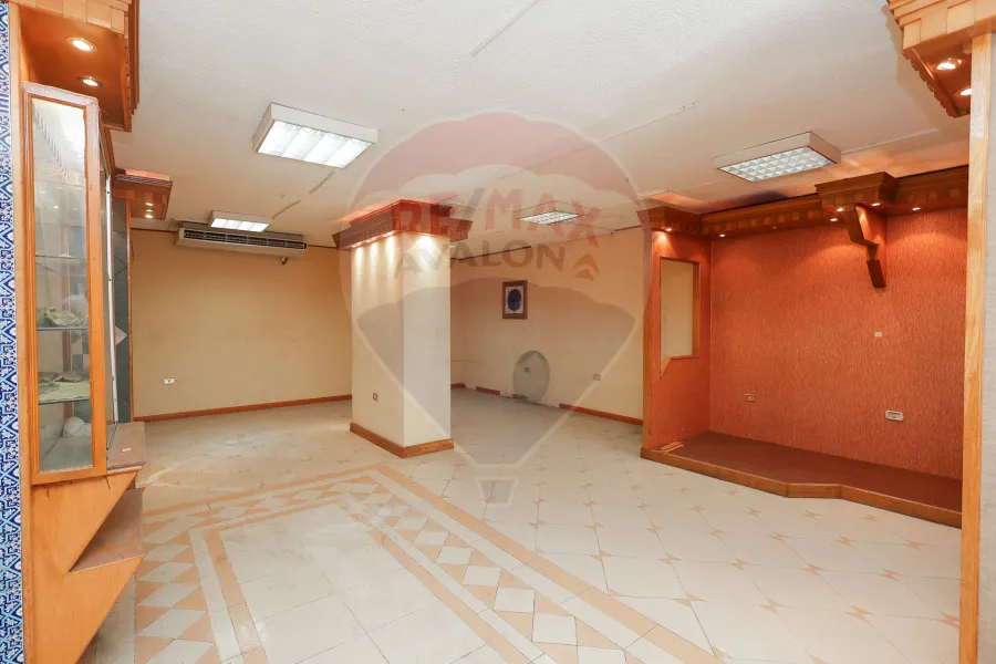 محل + ميزان للبيع 345 م  سموحة (بجوار الهلال الاحمر و مستشفى الاندلسية)