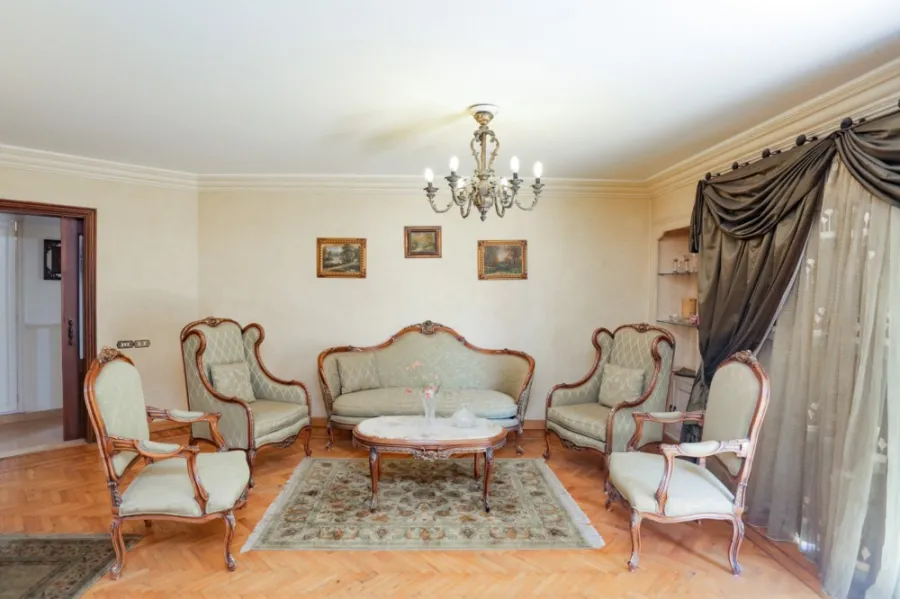 شقة مرخصة للبيع 175م صافى كامب شيزار