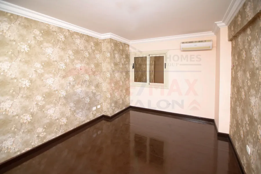 شقة للبيع 210 م كفر عبده ( بالقرب من ميدان سانت جيني - عمارة براند )