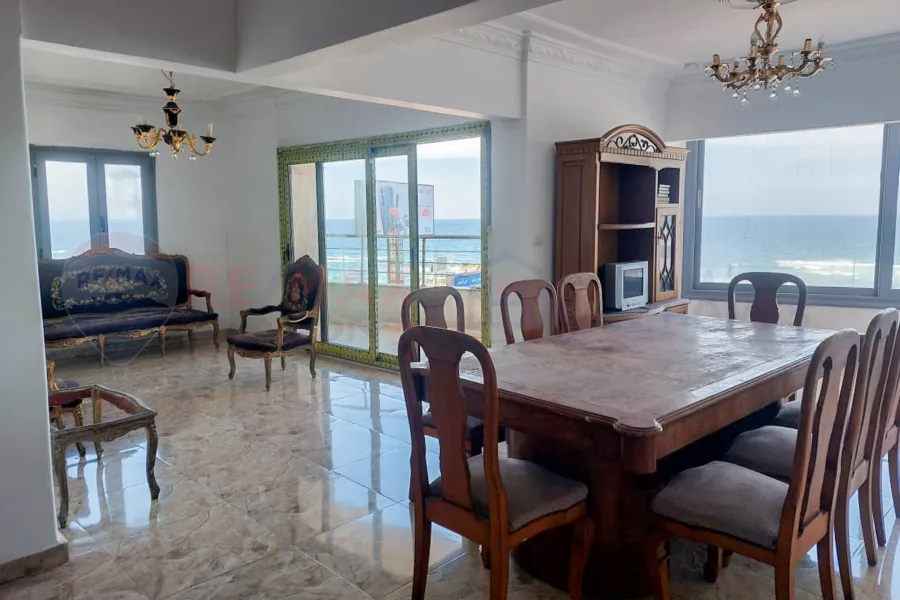 شقة للايجار 160 م كليوباترا (علي البحر مباشرة)